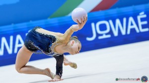 aa q neumann julia aut ph simone ferraro sfa08051 copia